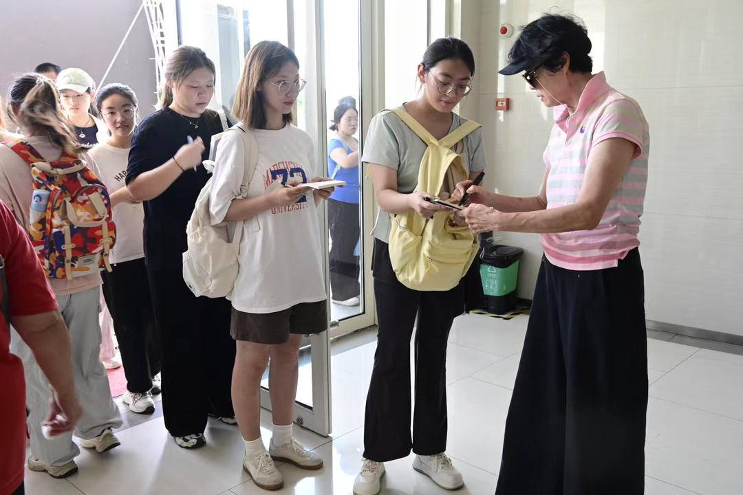 校向世界冠 校向世界冠