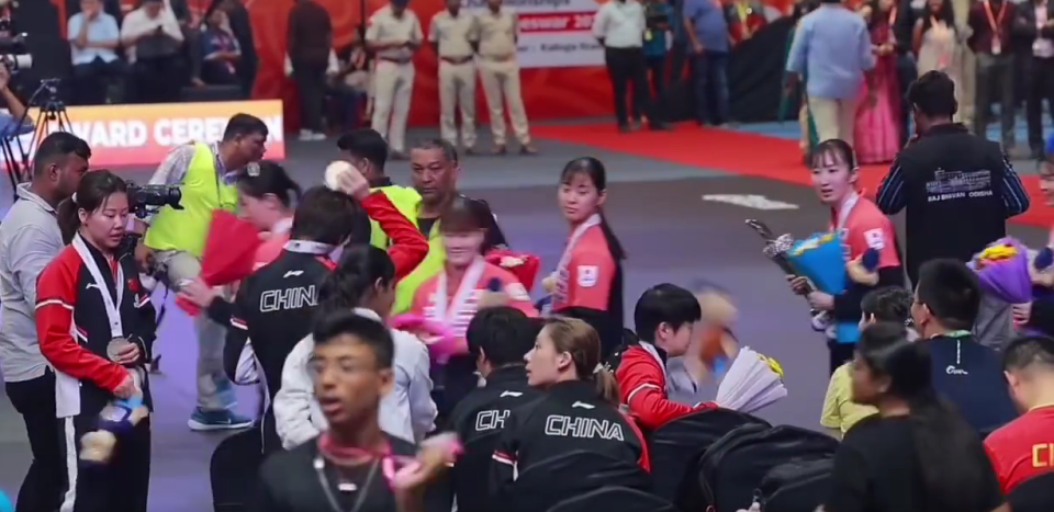 src, 是她也想跟